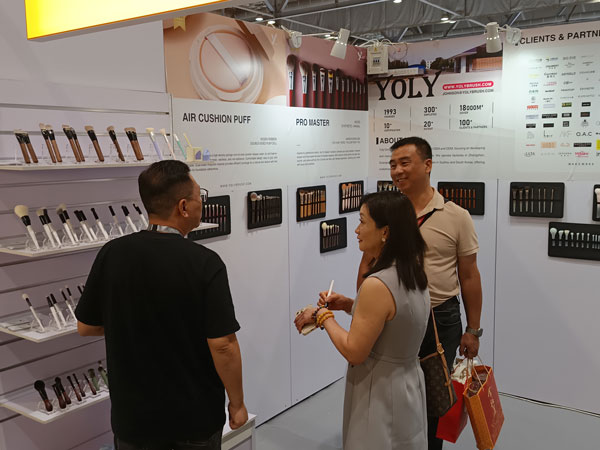 Yoly Group의 Cosmopack Asia 2024 아시아 태평양에서 뷰티 공급망 쇼가 성공적으로 마무리되었습니다.