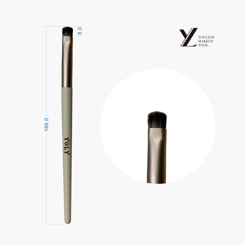 아이라이너 브러시 사용 후 어떻게 청소해야 하나요?